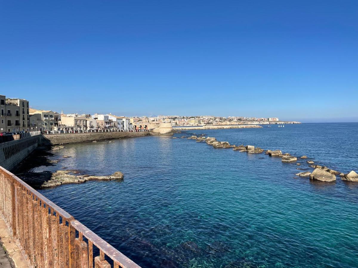 Oikia Sea Apartment Сиракуза Екстериор снимка