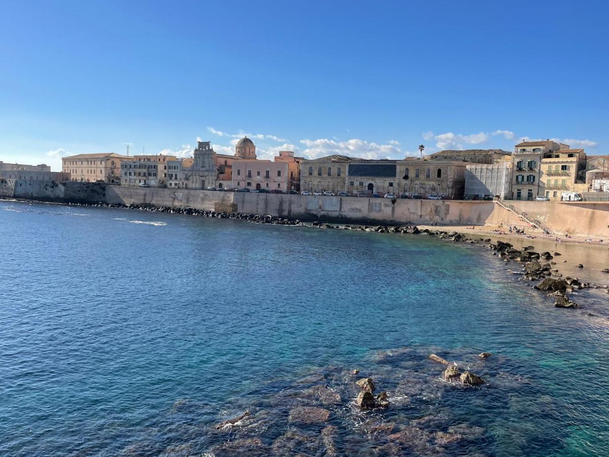 Oikia Sea Apartment Сиракуза Екстериор снимка
